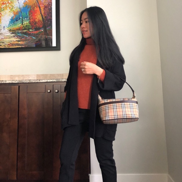 ❌SOLD❌ on my FB page “ Luxury Lovers” - Picture 5 of 8